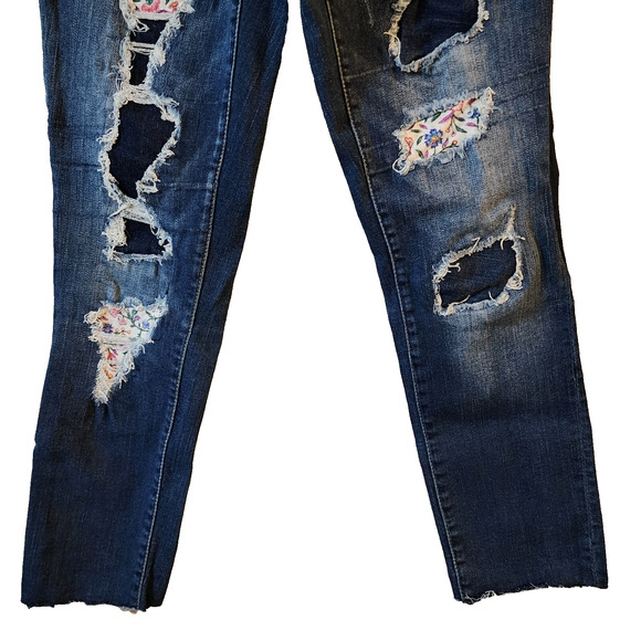 Mossimo Womens Mid Rise Jegging Skinny Jeans Size 00/24 Distressed Patched Capri - Picture 5 of 9